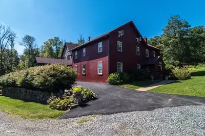 Image de 65 Acre Private Estate