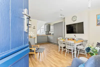 Image de Stylish cottage, level location, in the heart of Dartmouth
