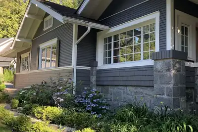 Image de Crescent Park Heritage Bungalow ~ walking distance to Crescent Beach