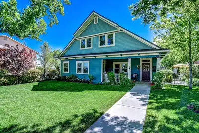 Image de Walk to Dtwn: Historic Prescott Home w/ Yard!