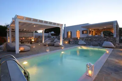 Image de Executive Paros Villa | 4 Bedrooms | Villa Almyrikia Sunset | Stunning Sea Views and Private Pool | Ampelas
