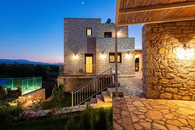 Image de Stone Built villa with private pool offering a peaceful setting