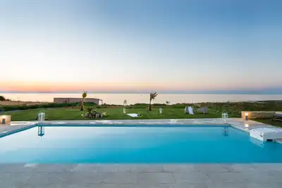 Image de Brand New Beachfront villa with amazing views, Private Pool, Children Area & Bbq