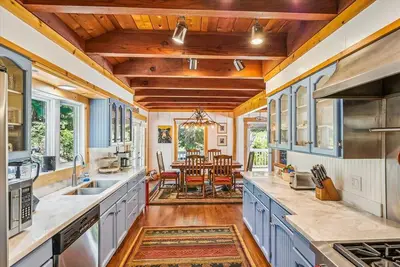 Image de West Shore Lake View Lodge