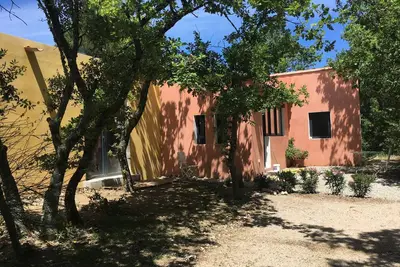 Image de Provence, Luberon : maison près de Joucas et Gordes.