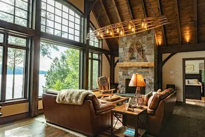 Image de Gorgeous Family Cottage on Lake of Bays! Muskoka Room! Waterslide! 5bed, 4bath