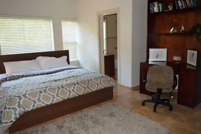 Image de Guest-friendly villa with pool, billiard, internet, cable Tv, tennis courts!