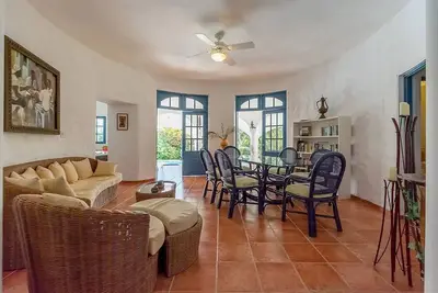 Image de 3bd Guest-friendly villa, private  pool, in gated residence with tennis courts!