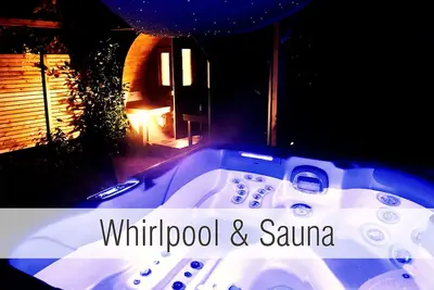 Image de Entire cabin close to the lake with private whirlpool, sauna and fireplace. Fenced. Hütte41
