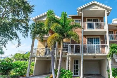 Image de Tranquil Waterfront Getaway in Little Harbor | 3-Bedroom Townhome |Exclusive Extended Stay Discounts
