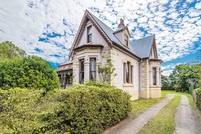 Image de Rosslyn, 1889 heritage home with 5 Bedrooms and authentic furnishings