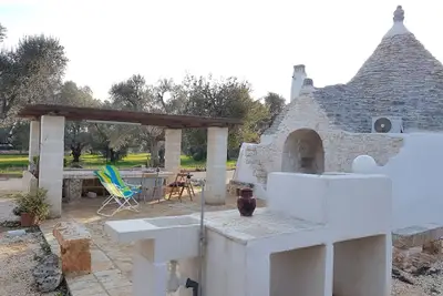 Image de Wonderful 18th century trullo :Four cones and dome in Ostuni