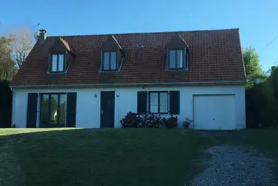 Image de Maison entourée d'un jardin, à 5 mns à pieds de la plage. du samedi au samedi.