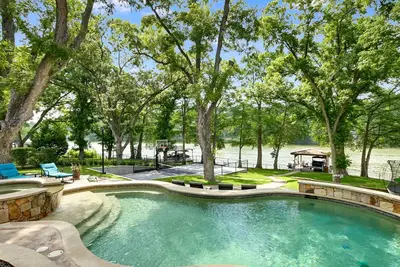 Image de Above Casa TranquilityI Lake Austin I Pool&Spa l PickleBall I Family Fun