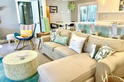 Image de 3br Ranch | Screened-In Porch, Yard & Fire Pit | Walk to Beach
