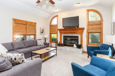 Image de Spacious 5br Retreat with Hot Tub, Fireplace & Game Room | Galena Territory