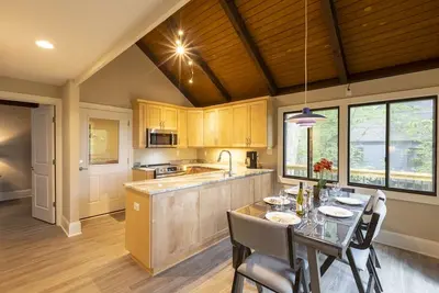 Image de Custom Builder just completely  remodeled this Mountain Chalet! . . . with Hot Tub!