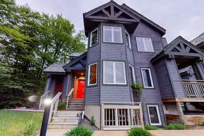 Image de Two neighboring condos - walk to lifts, water park, & golf course