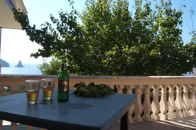 Image de Sea view family studio for 4 people 400 meters from the beach