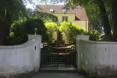 Image de Light-flooded top floor apartment in an old villa