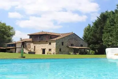 Image de Expectacular <br>Next to the Cabarceno Nature Park.