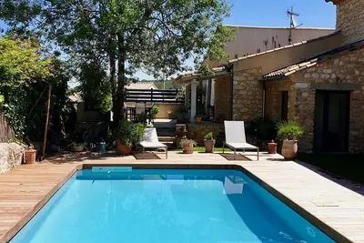 Image de St Gely du Fesc, grande maison ancienne avec piscine