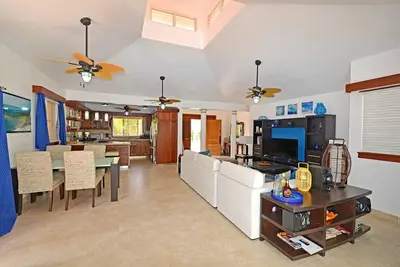Image de 3bd villa with private pool, steps from Escondido Bay