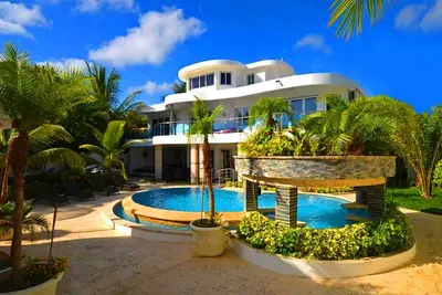 Image de Luxury 21bd Party Complex, guest-friendly, steps from Clubs/Beaches!