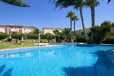 Image de Appartement dans une maison de vacances avec piscine, climatisation, Wifi, Tv, terrasse, parking