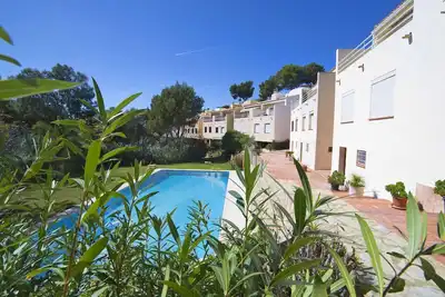 Confortable appartement avec piscine, Wifi, climatisation, Tv, terrasse, animaux admis et parking
