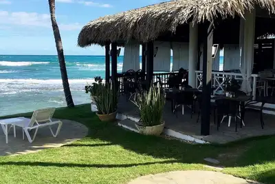 Image de Luxury studio in gated beachfront resort, steps from shops and restaurants/bars