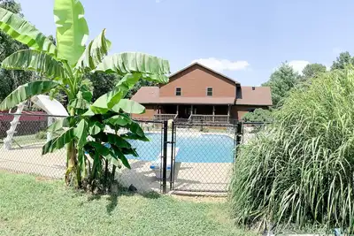 Image de Cmr Hideaway Lodge poolside Barren County near Barren River Lake