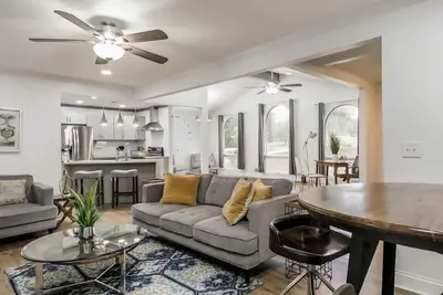 Image de 4-bedroom vacation home just 20 minutes from most of Atlanta's Attractions