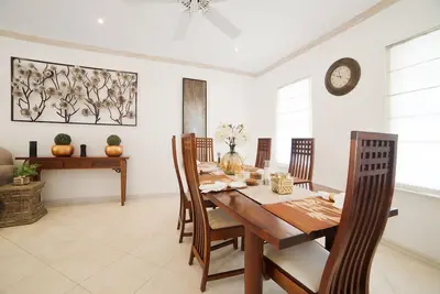 Image de Sea-renity, 5 minutes walk to Mullins Beach. Battaleys Mews estate.