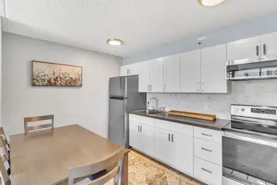 Image de Renovated Waikiki Banyan Condo w/ Pool View, Free parking