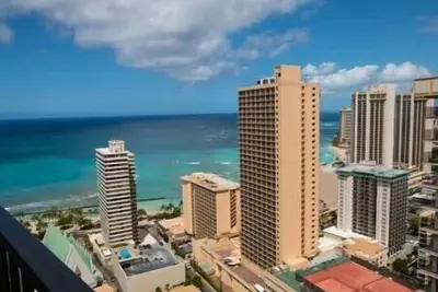 Image de Waikiki Banyan Condo Located One Block From Waikiki Beach!