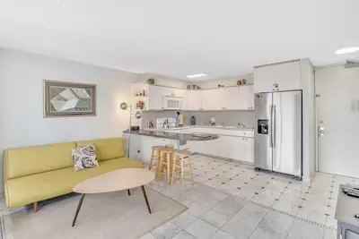 Image de High Rise Ocean View Waikiki Condo, Free Parking & Wi-Fi