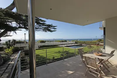 Image de Luxury Ocean-Front Apartment in Historic Hermanus