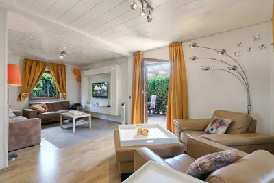 Image de Vacation home near Viola (own sauna, 50''-Tv, Wlan) in the forest, by the lake
