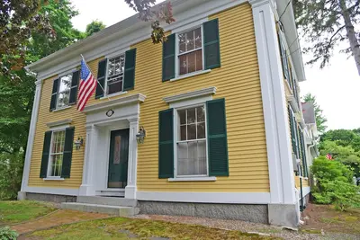 Image de Updated 5 Bedroom, 3. 5 Bathroom, Walk to Dock Square & 3/4 mile to Goochs Beach!