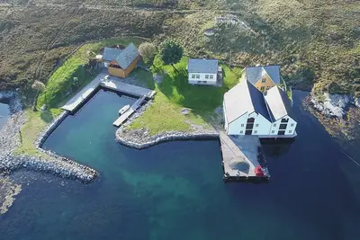 Image de \"Boathouse\" Fantastic Pearl In the middle of the ocean gap!