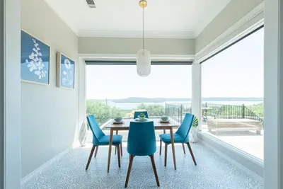 Image de Large Home, Lake Views, Grill, Pool Table, Hot Tub