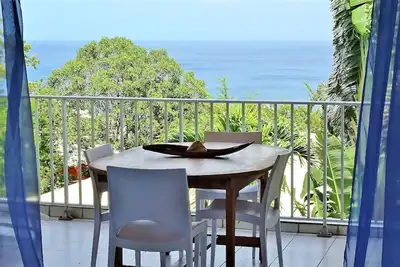 Image de Côté Mer** 🌊 Votre terrasse face à la mer des Caraïbes 🏖️ Plage Leroux