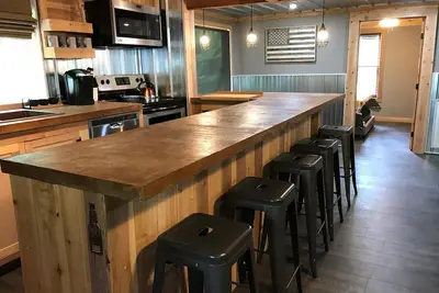 Image de Historic Smokies Cabin w/ Hot Tub, Fire Pit & Landscaped Grounds — Near Dollywood