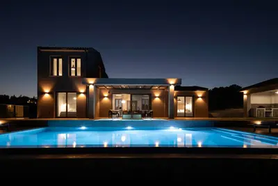 Image de Villa Anemeli (with pool, Bbq, 3bedrooms and 4 bathrooms)