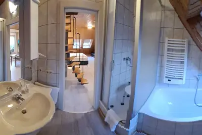 Image de W4, apartment with air conditioning, 2 bedrooms with 4 single beds.