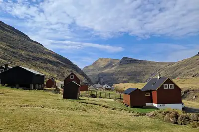 Image de The house is in Saksun, which is north of Strømø. \n