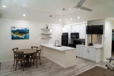 Image de Kiahuna ground floor unit #80, Ocean Front Resort\nFully remodeled unit with A/C