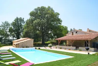 Image de Grande maison 230m², 16 pers, piscine privée et chauffée, 6000m² à la campagne