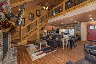 2 Master suites, hot tub, pool table.